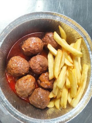 ALBÓNDIGAS DE TERNERA CON PATATAS 