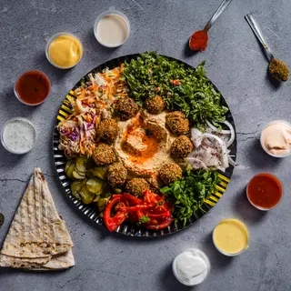 Falafel cu Hummus si Tabouleh La Farfurie