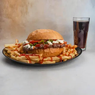 Hamburger s pomfritom i piće