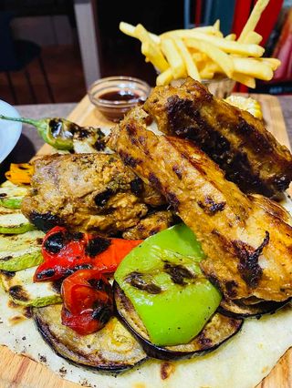 Мариновани свински ребра (900г)