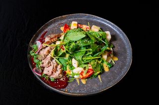 Салат з качиною грудкою