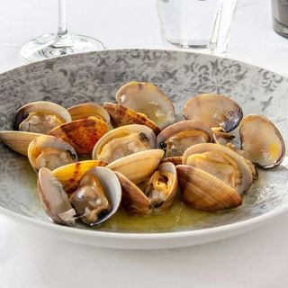 Almejas finas gallegas a la sartén