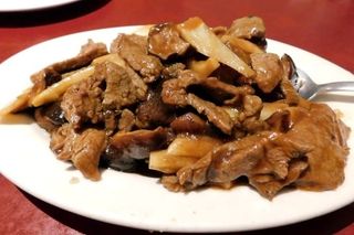 Ternera con Bambú y Setas Chinas