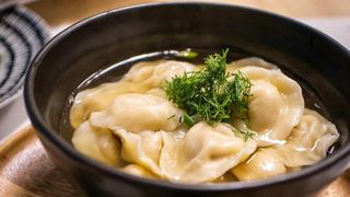 Пельмени с бульоном