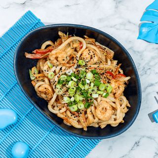 Wok udon cu creveti in sos cremos de stridii
