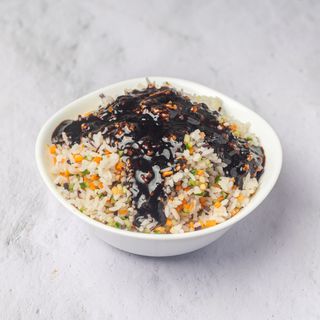 Pirinač sa povrćem i sosom