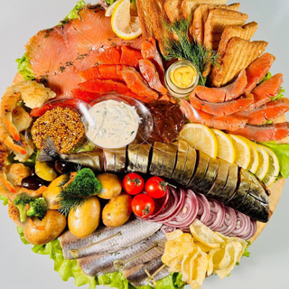 Zestaw Rybny (~2kg) z asortymentem sałatek i deserów