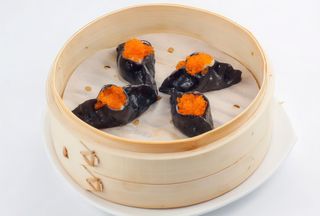 17. Ravioli al branzino con nero di seppia - 4 pezzi