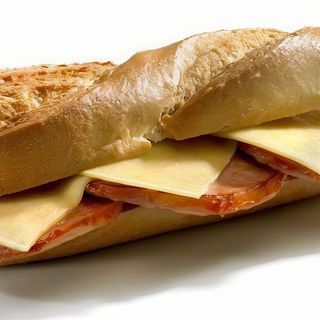 Bocadillo de lomo y queso