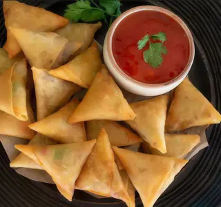 Mini Samosa de Pollo (4 Unidades)