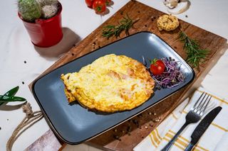 Omleta cascaval si sunca 200g