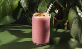 ცივი ვარდისფერი მატჩა ნუშით