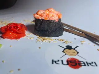 Гункан з лососем (30г)