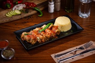 Sarmale vegetale cu mamaliga si ardei iute 