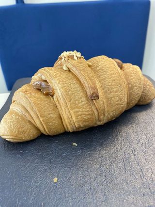 Круасан солена карамель