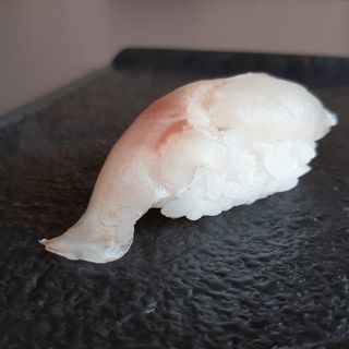 Nigiri pesce bianco - 2 pezzi