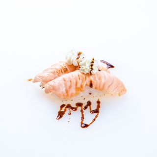 025. Nigiri sake scottato