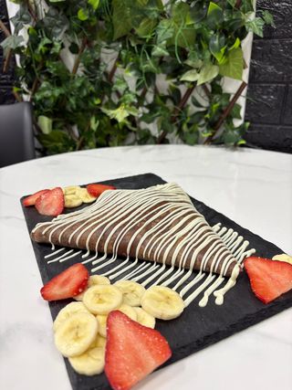 Clătită Nutella + banana + căpșuni