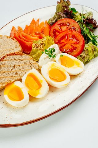 Завтрак с лососем