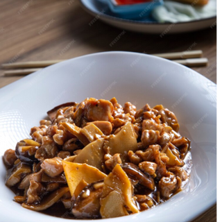 A31 - Frango com Cogumelos e bambus