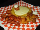 Arepa de chorizo y chicharrón (1 ud.)