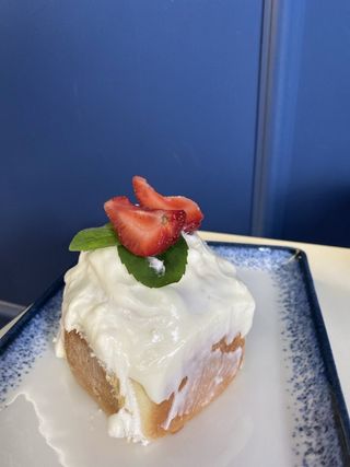 Рол сінабон полуниця банан