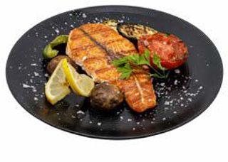 Salmón a la brasa con verduras asadas