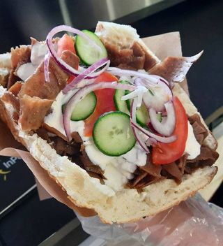 Kebab w bułce duży