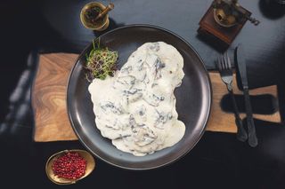 Snitel cu ciuperci portie mare