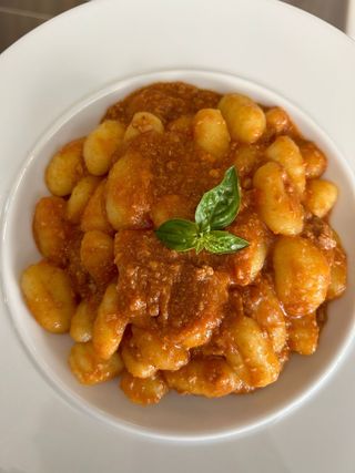 Gnocchi con salsa Boloñesa