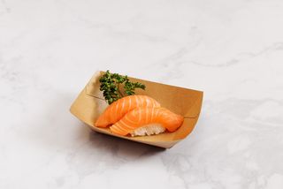 35. Nigiri Salmone