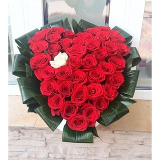 Cutie inima cu 41 trandafiri rosii