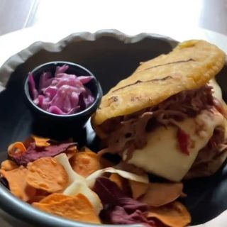 Arepa La Carnita (Sin Gluten) 