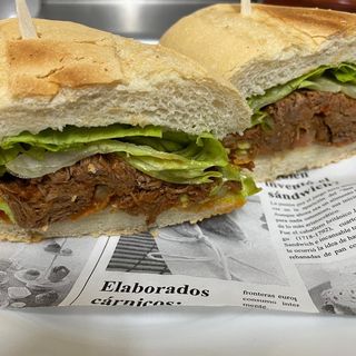 Bocadillo De Blanco Y Serrano