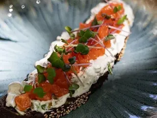 Брускетта з лососем (150g)