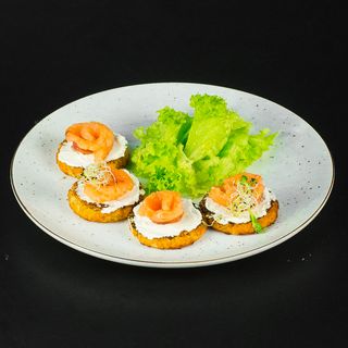 Деруни з лососем і крем-сиром