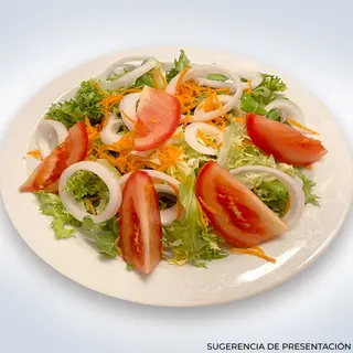 Ensalada Mixta acompañada con el aliño de la casa 