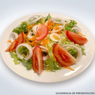 Ensalada Mixta acompañada con el aliño de la casa 