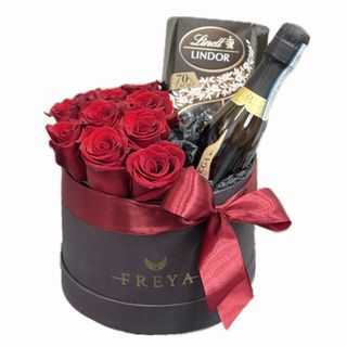 Cutie mica cu 7 trandafiri Freedom spumant si ciocolata