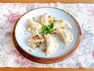 z kiszoną kapustą i suszonymi grzybami leśnymi (Półtorej porcji 9 sztuk)