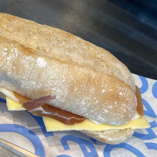 Bocata de Jamon Serrano y Queso