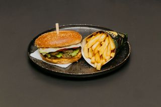 Burger Halimos + cartofi