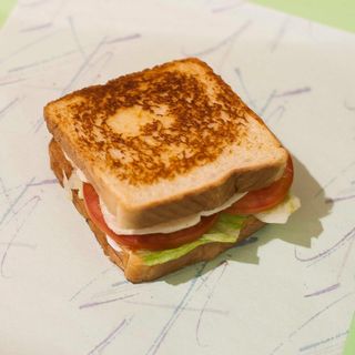 Sándwich Marchoso Con Huevo Y Queso