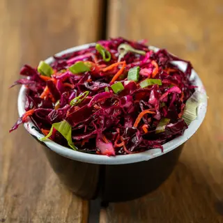 Salata de varza rosie si morcovi
