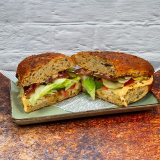 Малък сандвич с пушена сьомга(200гр/27гр. протеин)