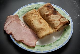 Palačinka sa pečenicom