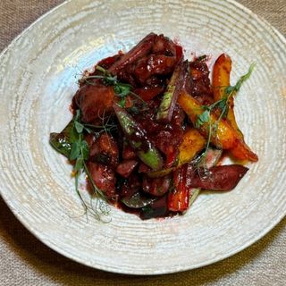 ქათამის მაყვლის სოუსით და ბოსტნეულით (350 გრ.)