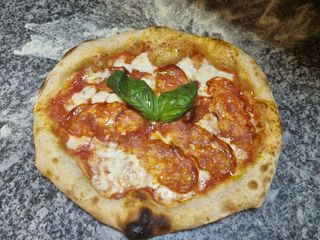 Pizza salame piccante