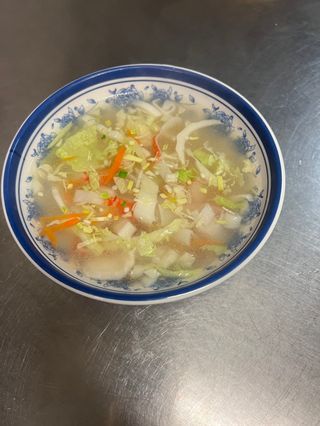 Rosół z mięsem drobiowym i szklanym makaronem﻿ 500g