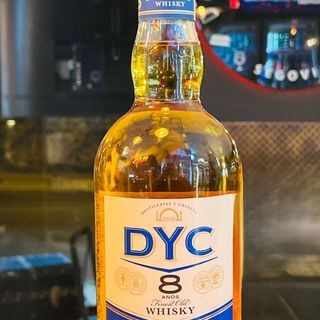 * WHISKY DYC 8 40%
